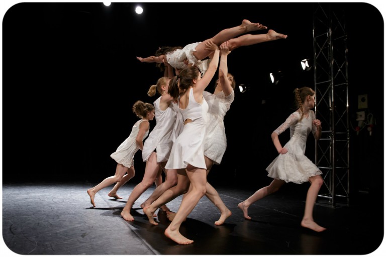 „Wszystkie jesteśmy Alicjami” choreografia Dominik Więcek