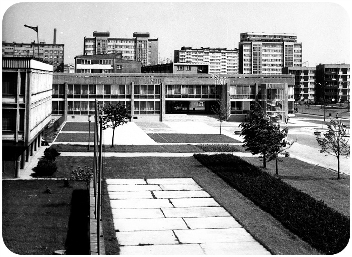 Budynek banków PKO, NBP i BS oraz PZU w Tychach, ok. 1974. Fot. z archiwum Ewy Dziekońskiej